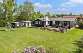 6 Bedroom Awesome Home In Væggerløse, Bogø By
